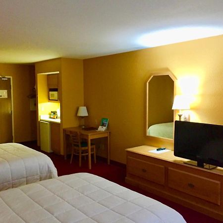 Parkfield Inn - Clinton Экстерьер фото