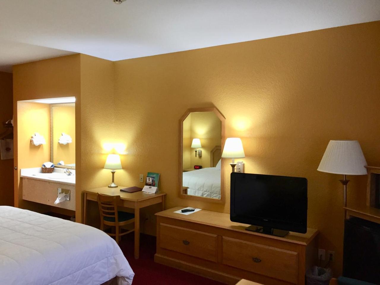 Parkfield Inn - Clinton Экстерьер фото