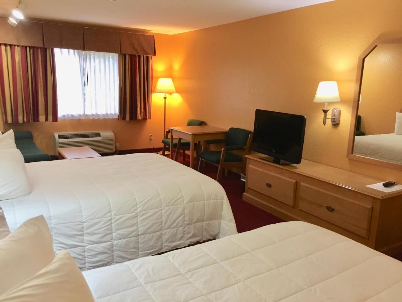 Parkfield Inn - Clinton Экстерьер фото