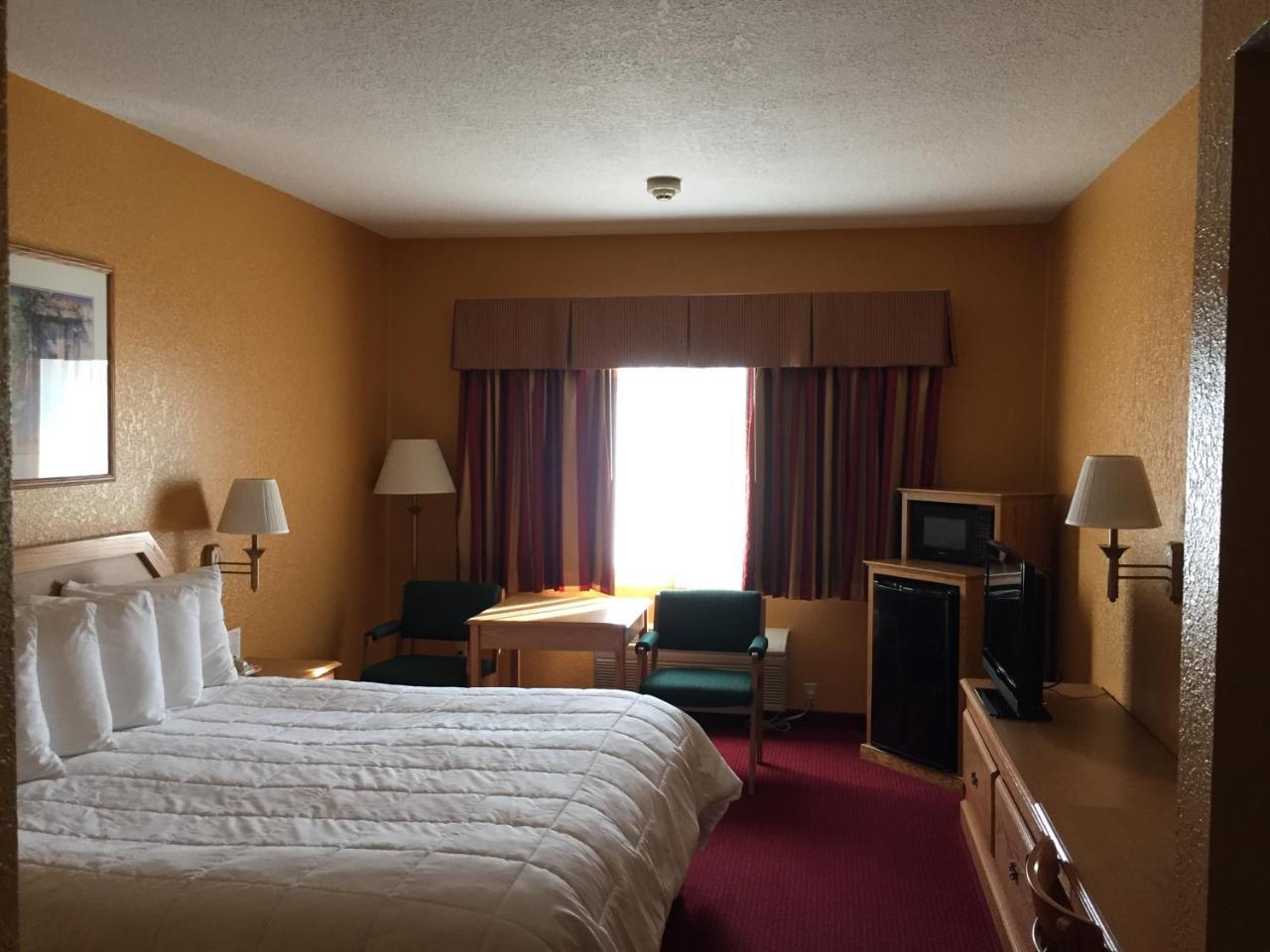 Parkfield Inn - Clinton Экстерьер фото